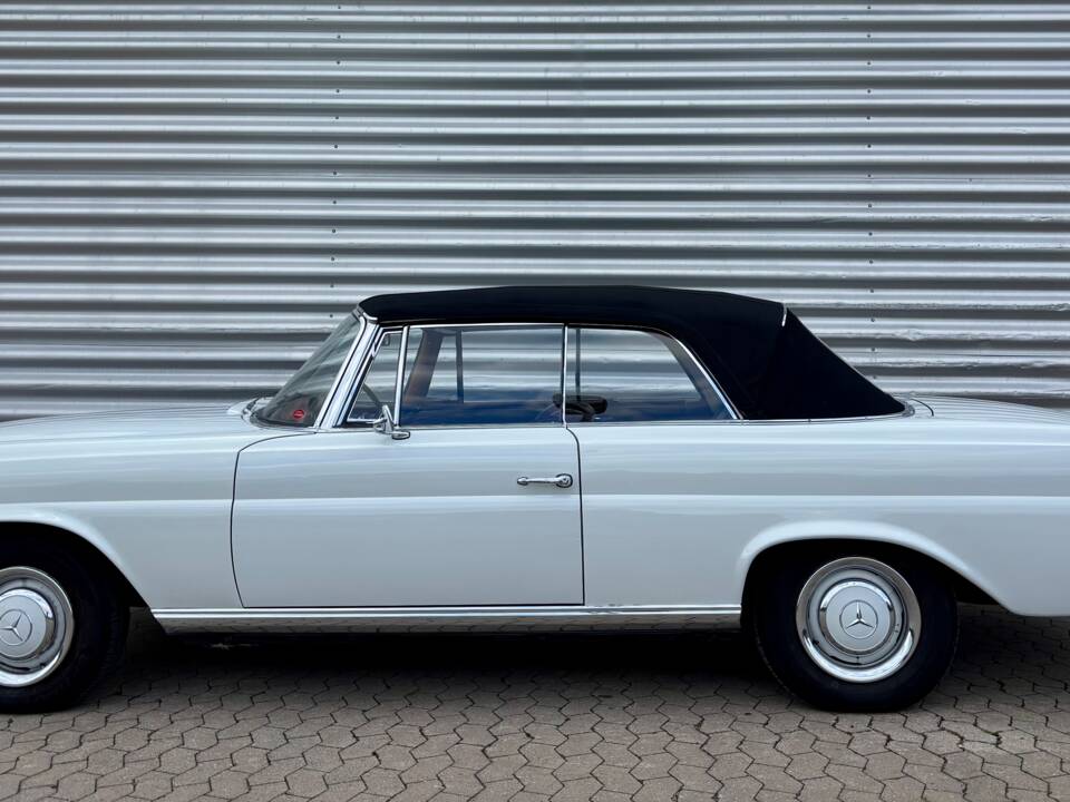 Image 20/33 of Mercedes-Benz 250 SE (1966)