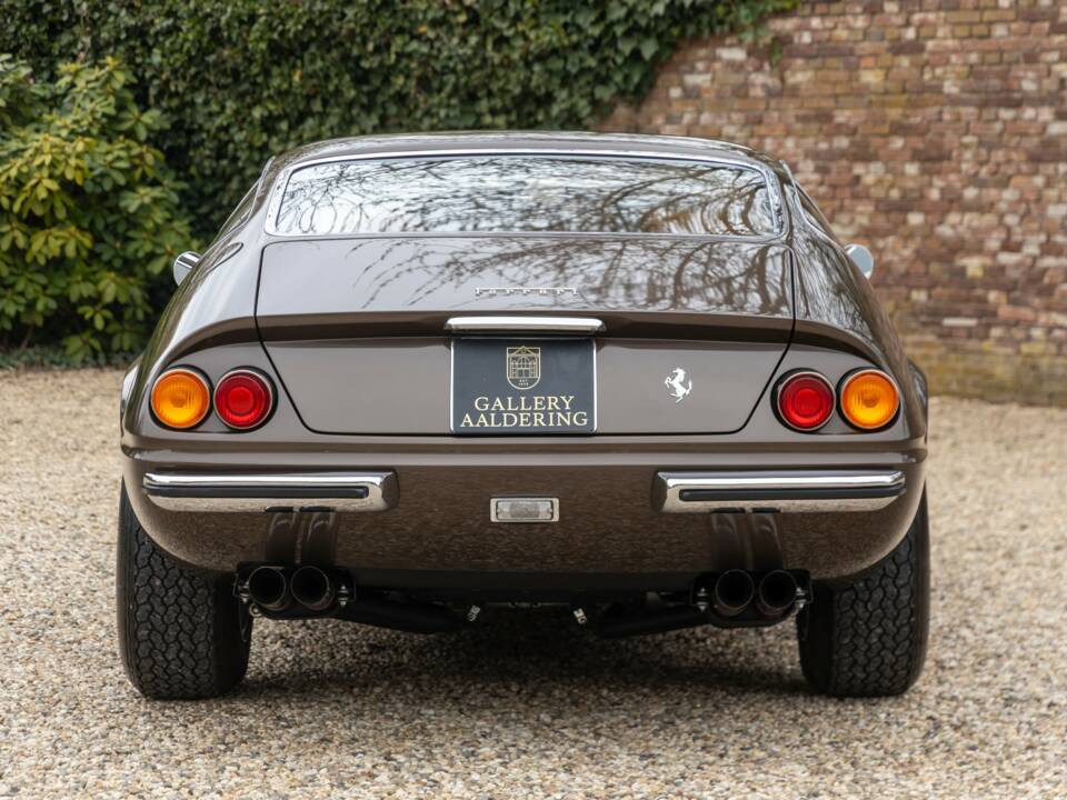 Image 6/50 de Ferrari 365 GTB/4 Daytona (1974)