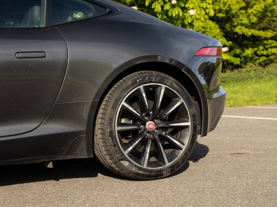 Image 16/45 of Jaguar F-Type (2016)