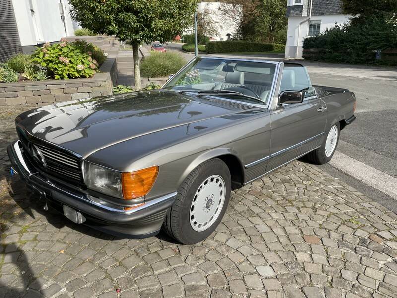 Image 1/52 de Mercedes-Benz 500 SL (1985)