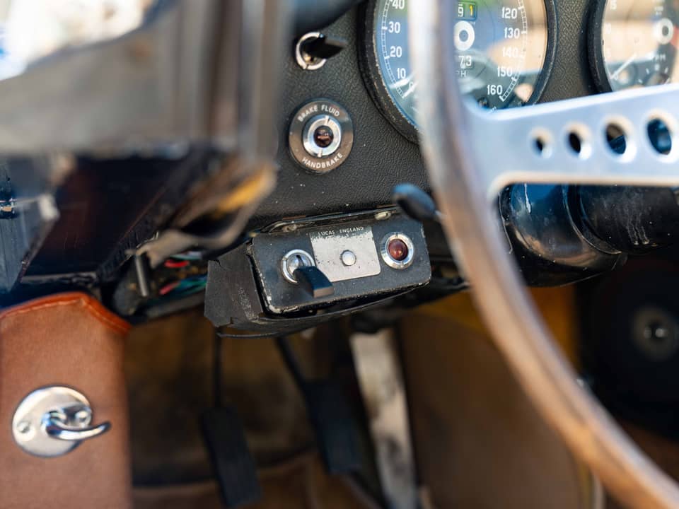 Image 69/86 de Jaguar E-Type (1967)