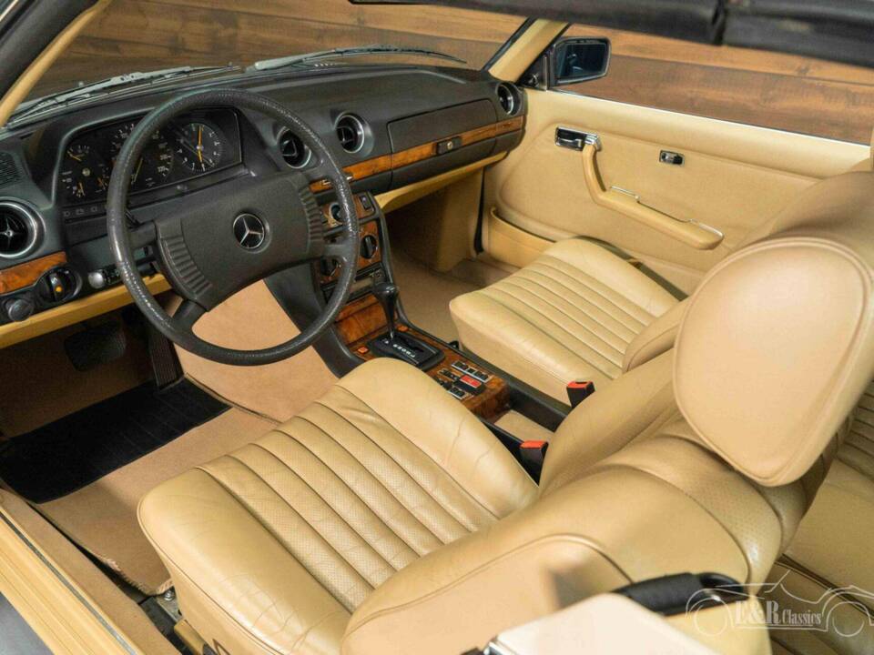 Immagine 2/19 di Mercedes-Benz 280 CE (1977)