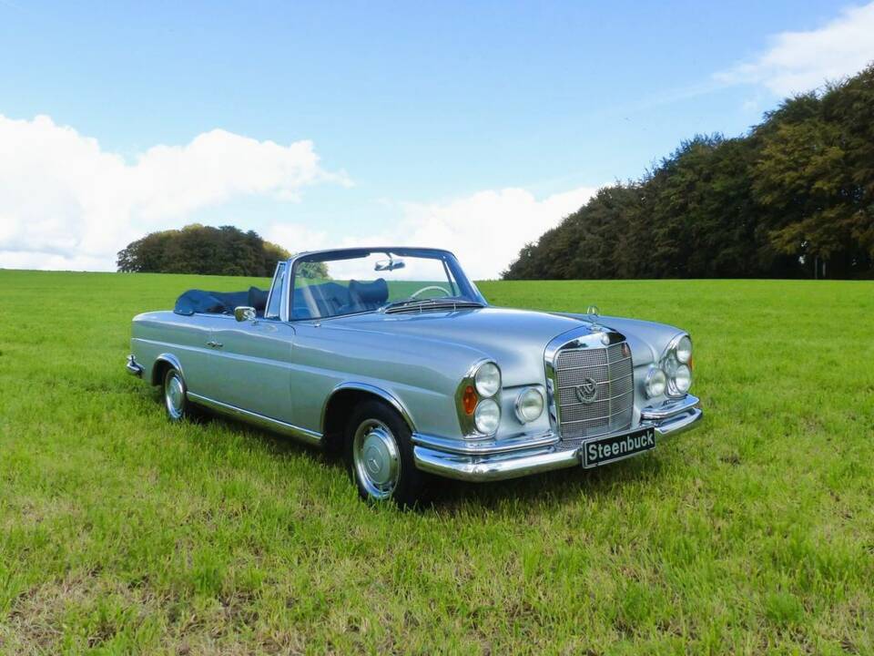 Mercedes-Benz 250 SE Cabriolet (W 111) silber 1966