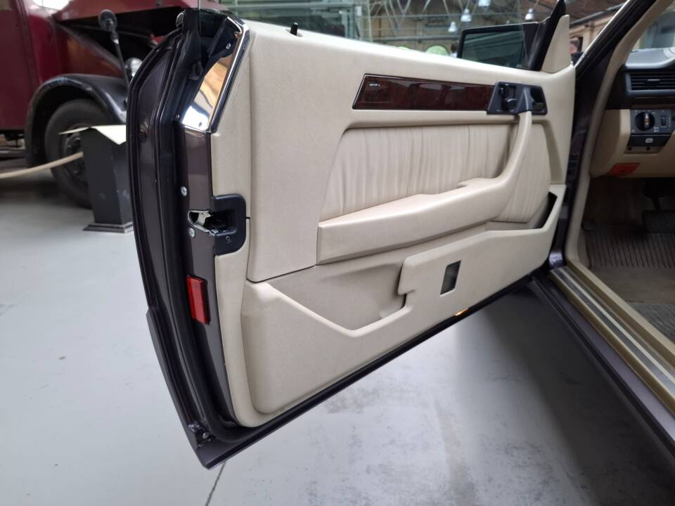 Image 16/42 of Mercedes-Benz 300 CE-24 (1993)
