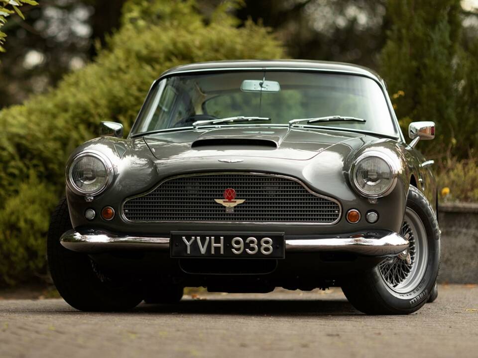 Image 33/50 of Aston Martin DB 4 (1962)