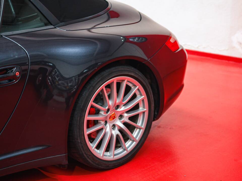 Image 31/48 of Porsche 911 Carrera 4S (2007)