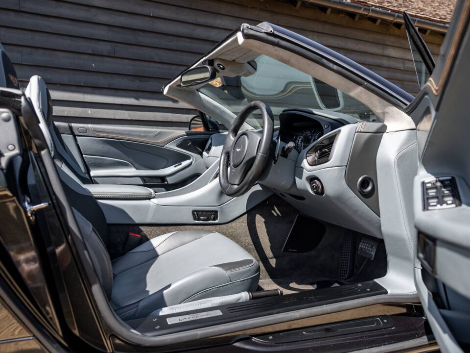 Imagen 33/57 de Aston Martin Vanquish Volante (2015)