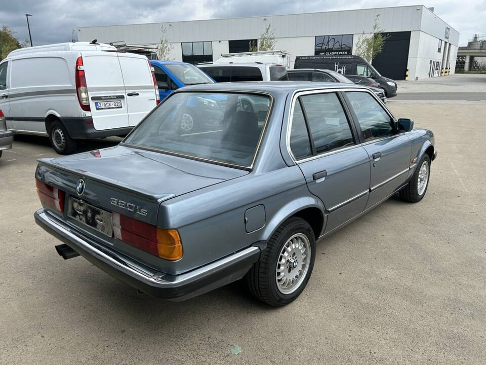 Image 6/8 of BMW 318i (1988)