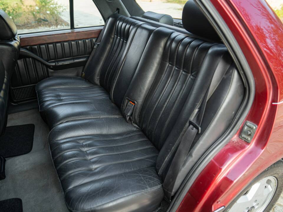 Image 28/50 of Lancia Thema 8.32 (1989)