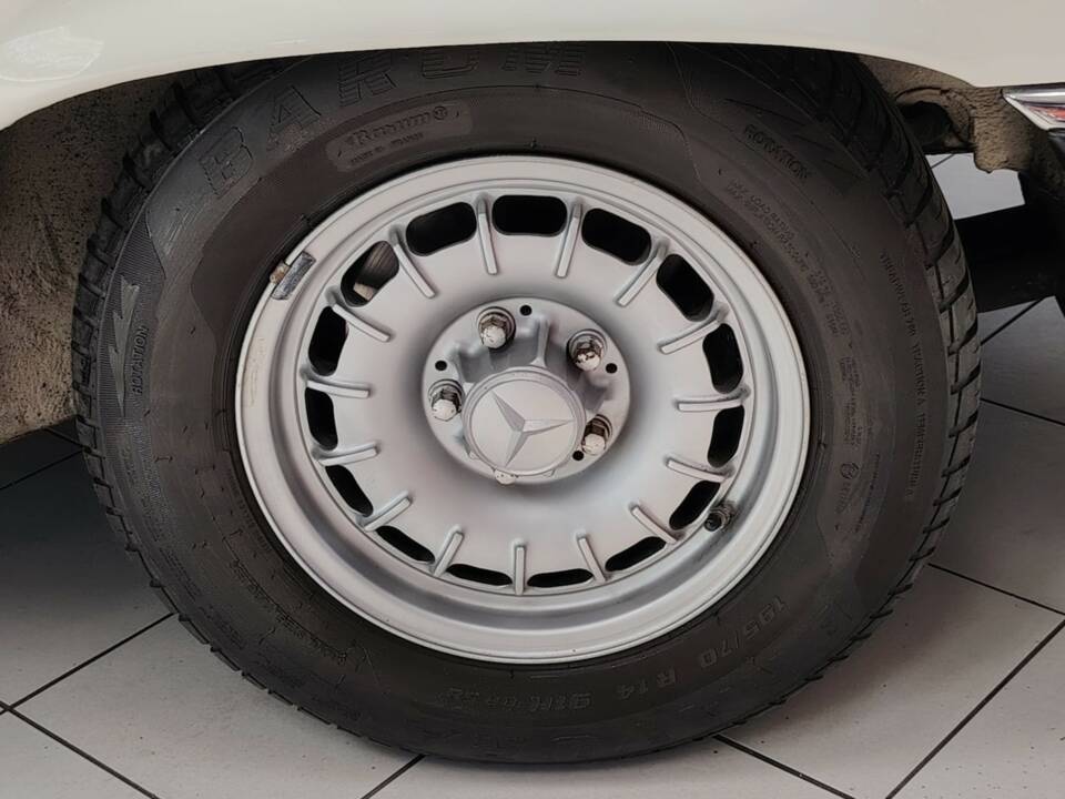 Image 30/53 of Mercedes-Benz 280 SL (1981)