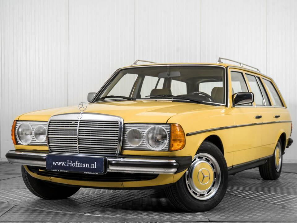 Image 3/50 of Mercedes-Benz 240 TD (1982)