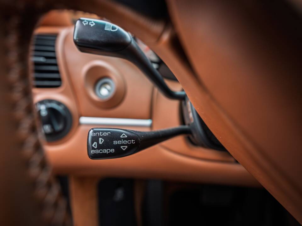 Image 27/63 of Porsche 911 Carrera 4S (2004)