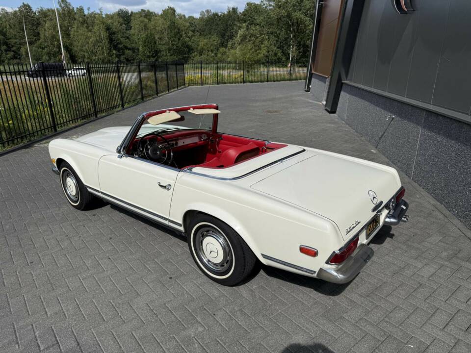 Immagine 16/50 di Mercedes-Benz 280 SL (1968)