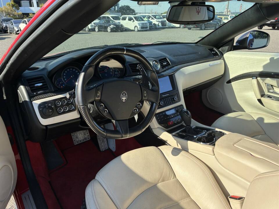 Image 18/54 of Maserati GranCabrio Sport (2015)