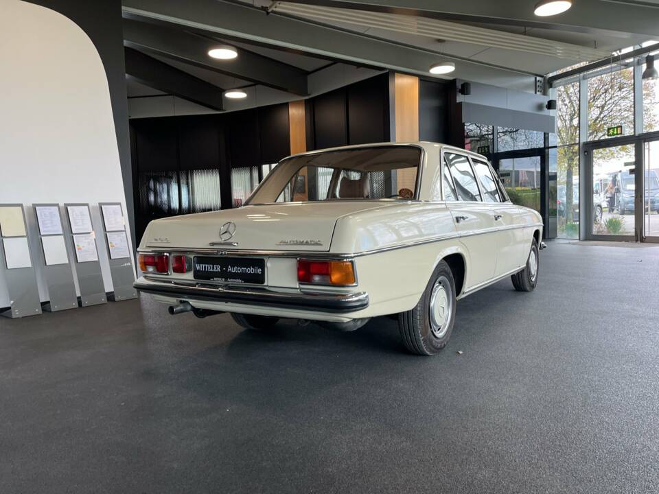 Image 9/21 of Mercedes-Benz 200 (1972)