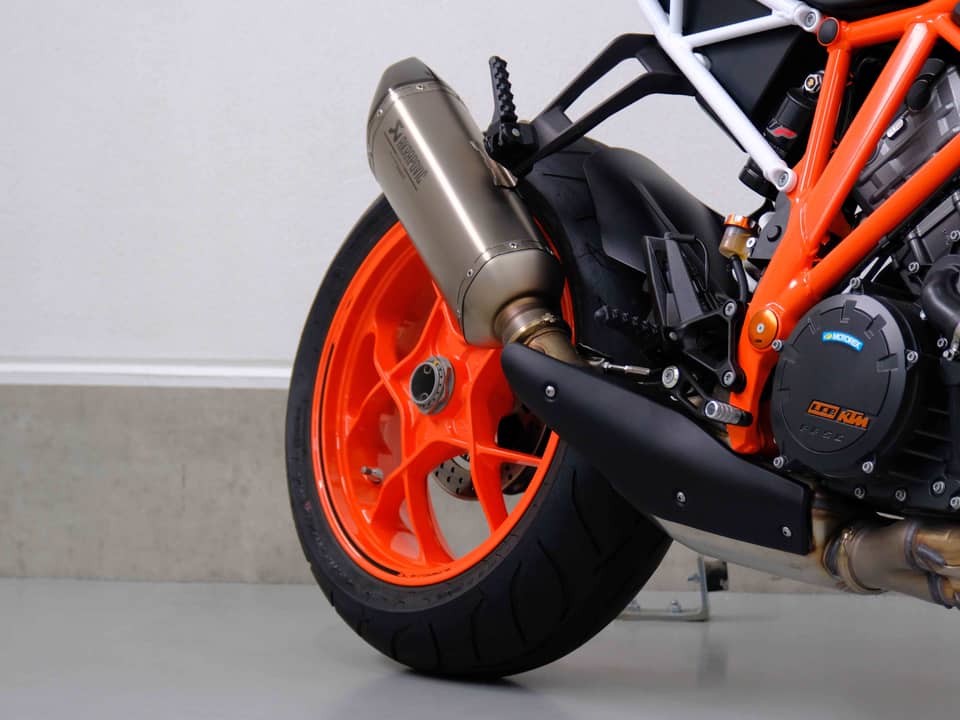 Image 24/83 of KTM 1290 Super Duke R (2018)