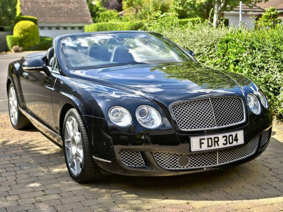 Bild 2/42 von Bentley Continental GTC W12 (2011)