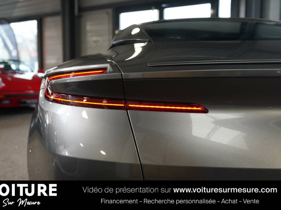 Image 17/29 of Aston Martin DB 11 V12 (2018)