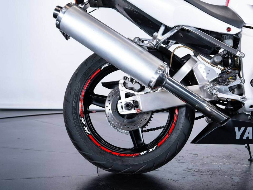 Image 31/49 of Yamaha YZF 600 R6 (1999)