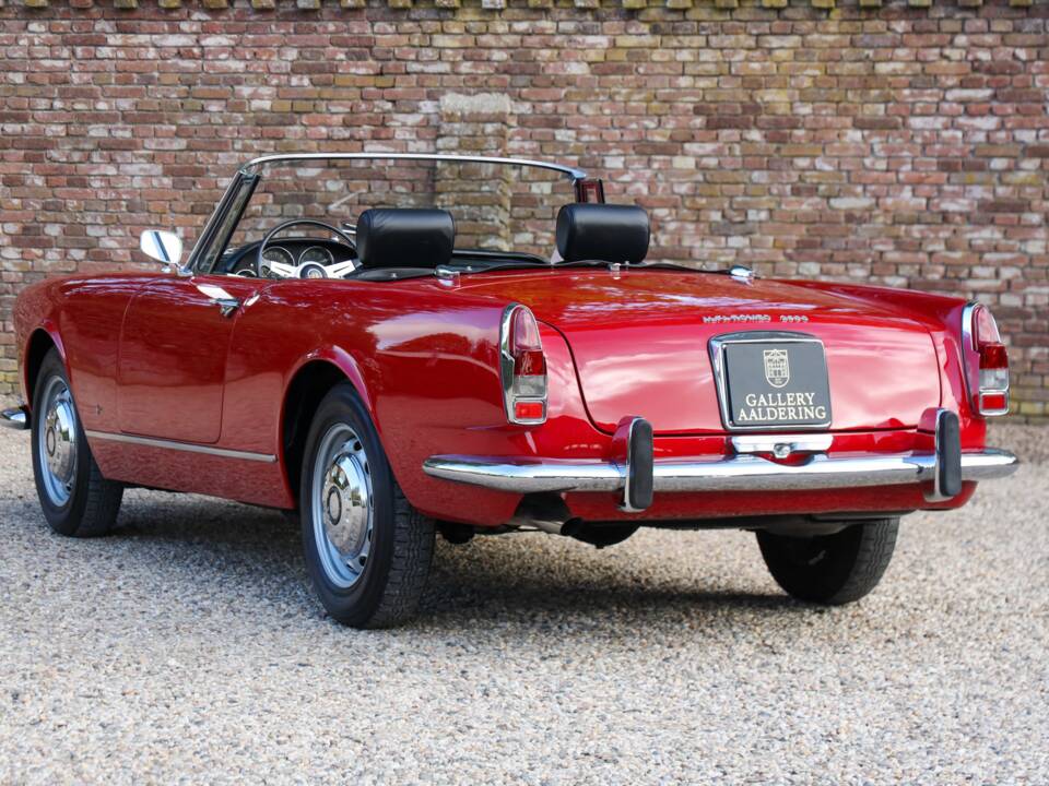 Image 2/50 of Alfa Romeo 2600 Spider (1962)