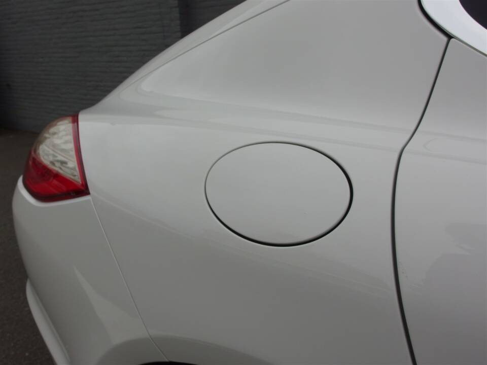 Image 21/98 of Porsche Panamera S (2010)