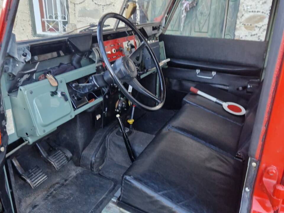 Image 5/54 of Land Rover 109 (1970)