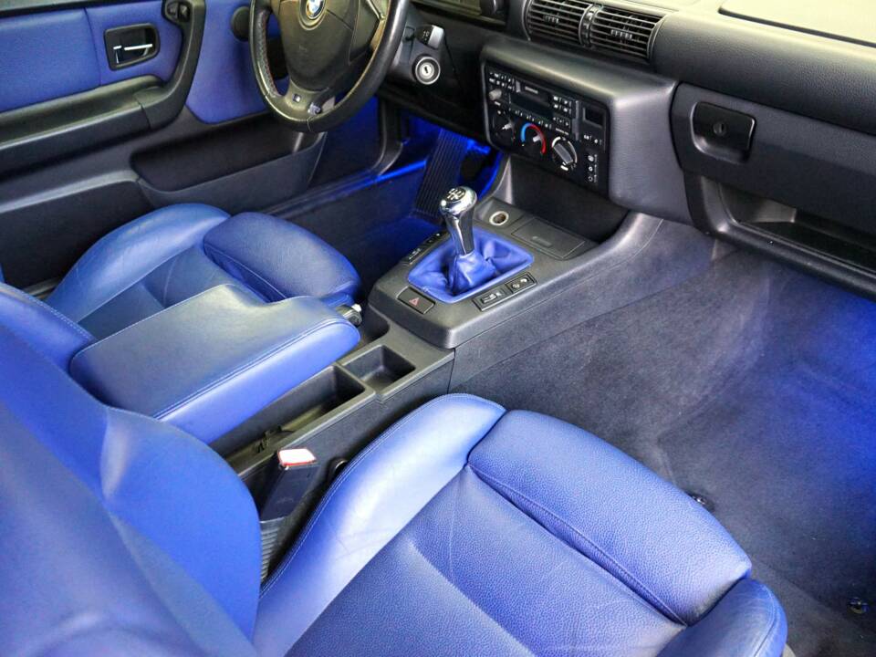 Image 17/33 of BMW 323ti Compact (1999)