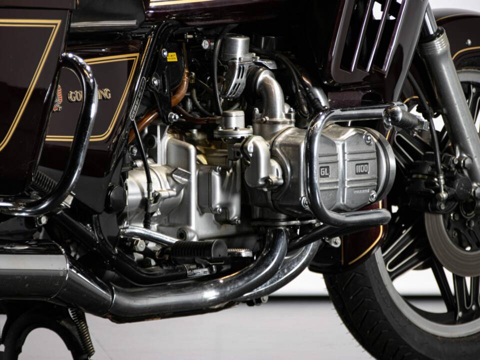 Immagine 35/50 di Honda GL 1100 Gold Wing (1981)