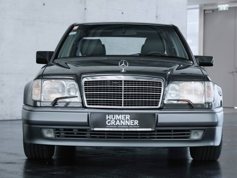 Bild 10/50 von Mercedes-Benz 500 E (1993)