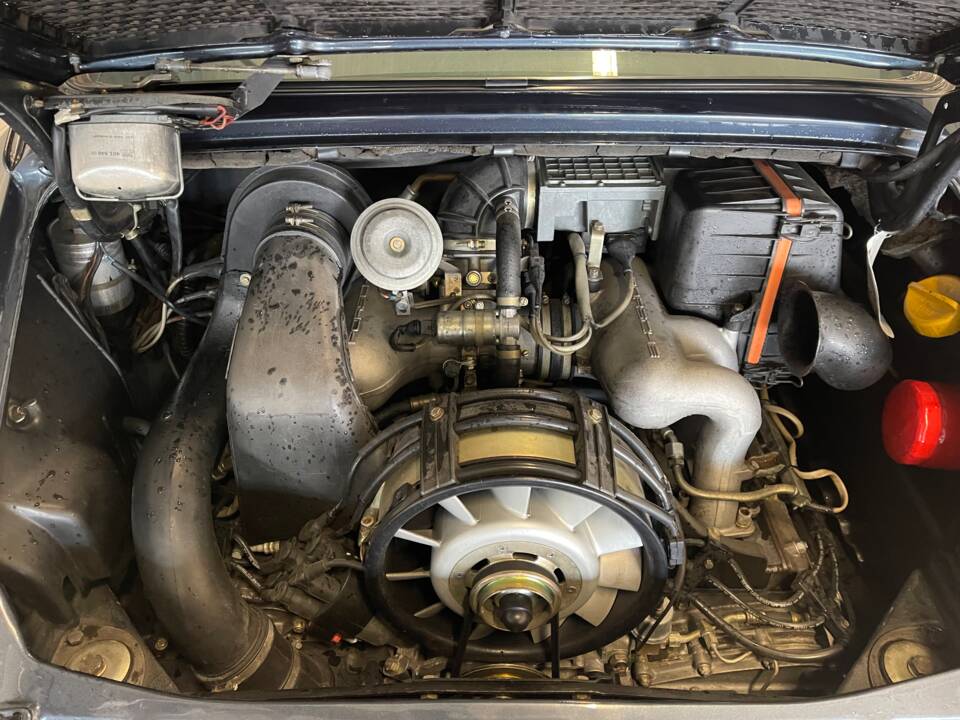 Immagine 16/16 di Porsche 911 Carrera 3.2 (1988)