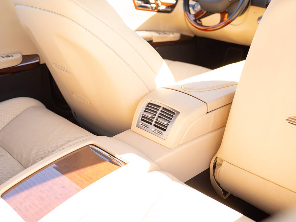 Image 46/67 of Mercedes-Benz CL 500 (2006)