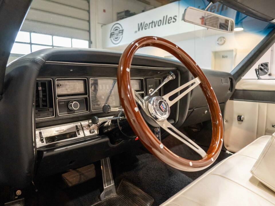 Bild 17/38 von Buick Wildcat Convertible (1969)