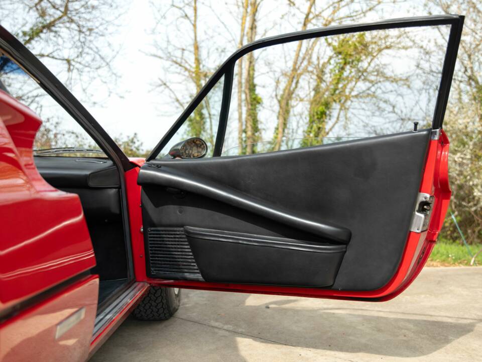 Image 32/42 of Ferrari 308 GTB (1976)