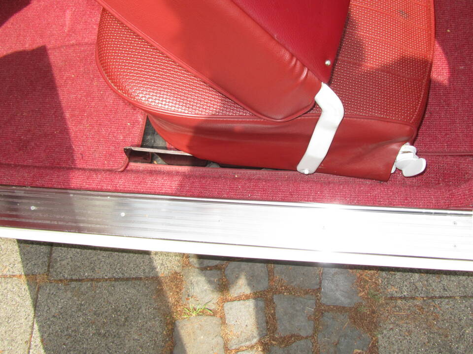 Image 29/45 of Volkswagen Karmann Ghia 1300 (1965)