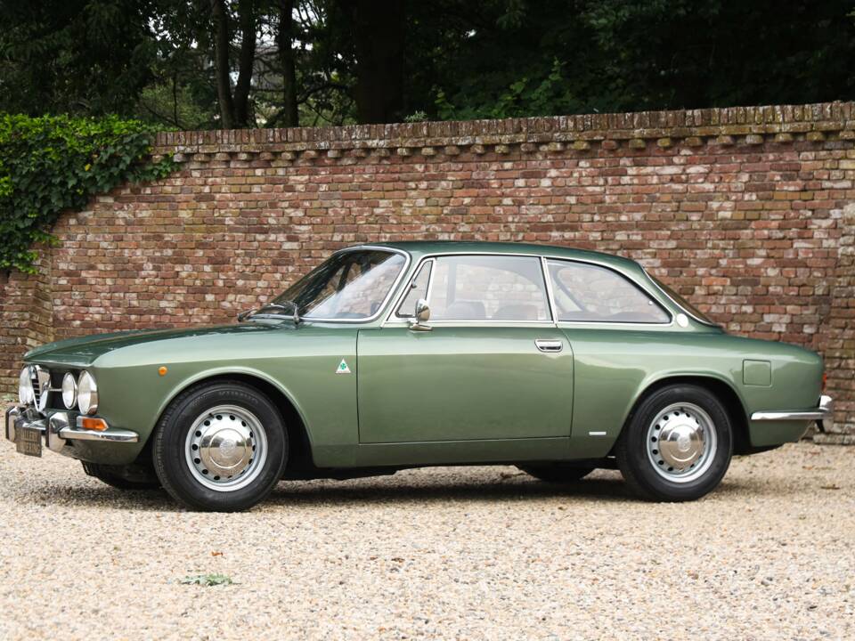 Bild 36/50 von Alfa Romeo 1750 GT Veloce (1971)