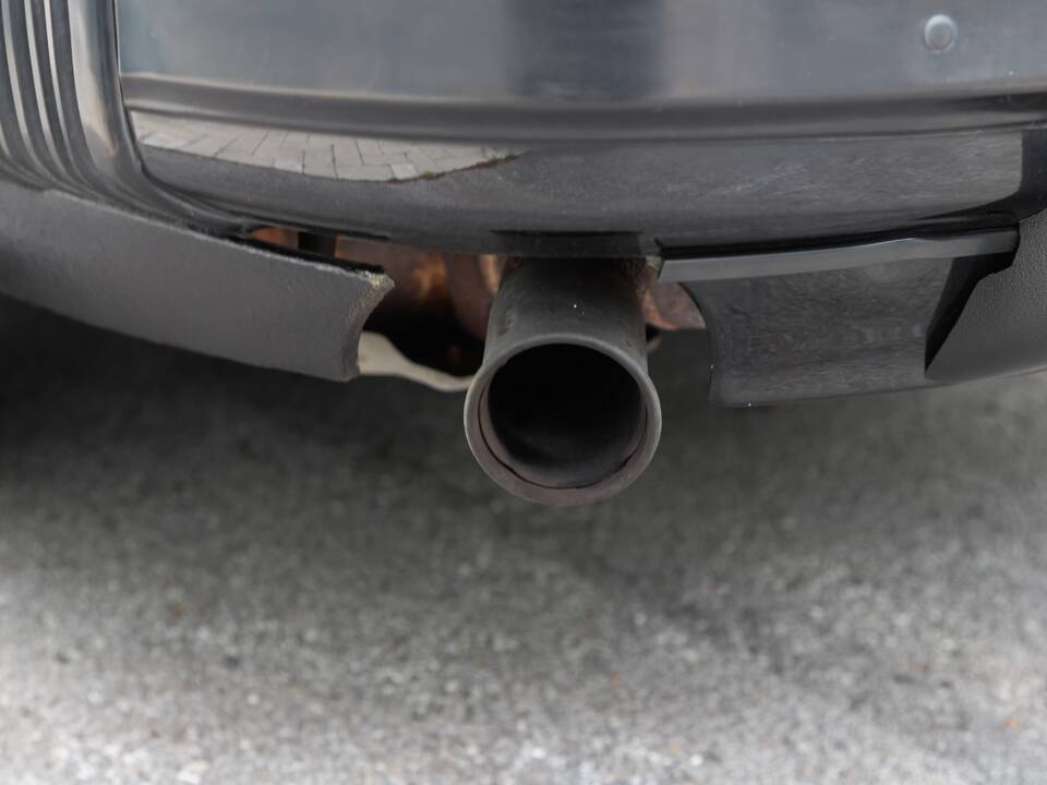 Image 29/108 de Porsche 911 Carrera 3.2 (1989)