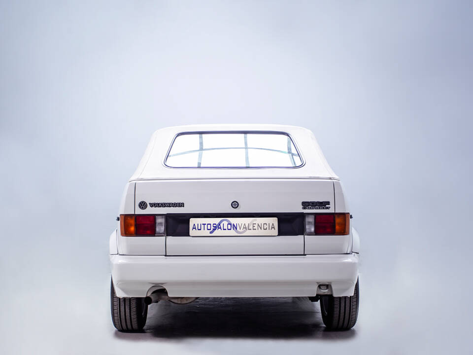 Image 12/39 of Volkswagen Golf I Cabrio 1.8 (1994)