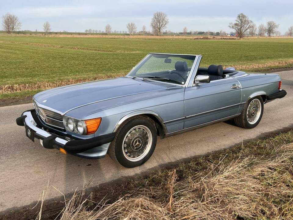 Image 5/8 of Mercedes-Benz 560 SL (1987)