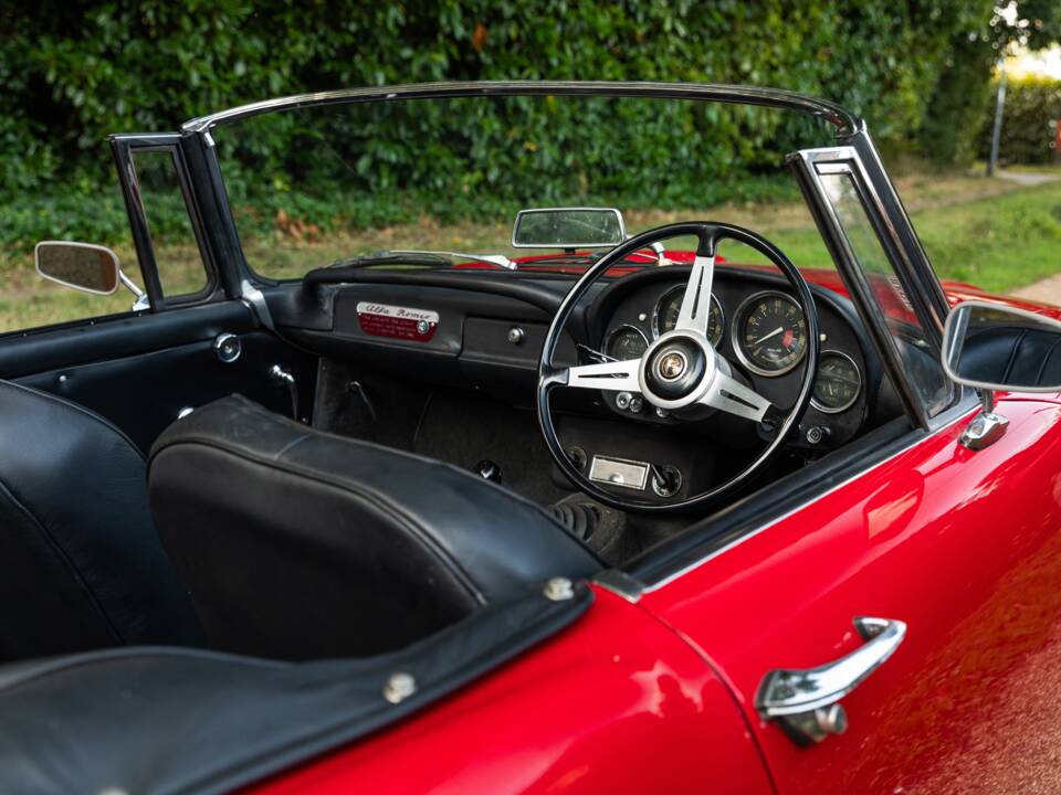 Image 15/26 de Alfa Romeo 2600 Spider (1964)