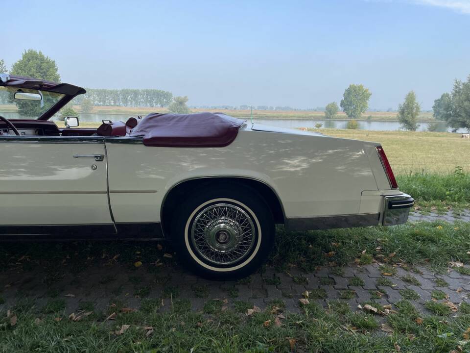 Bild 7/8 von Cadillac Eldorado Biarritz Convertible (1984)