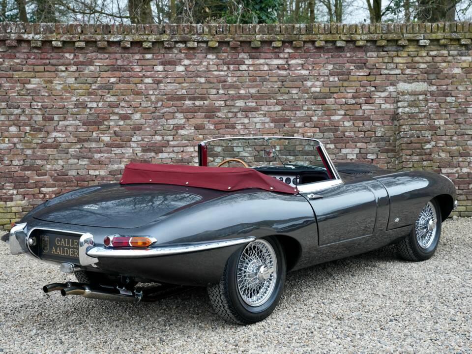 Immagine 47/50 di Jaguar E-Type 3.8 (1961)