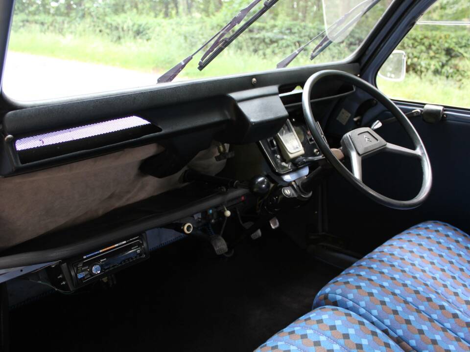 Immagine 11/18 di Citroën 2 CV 6 Charleston (1987)