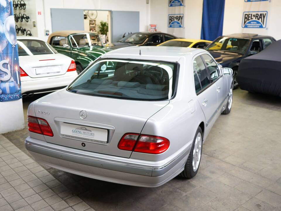 Bild 15/38 von Mercedes-Benz E 200 Kompressor (2001)