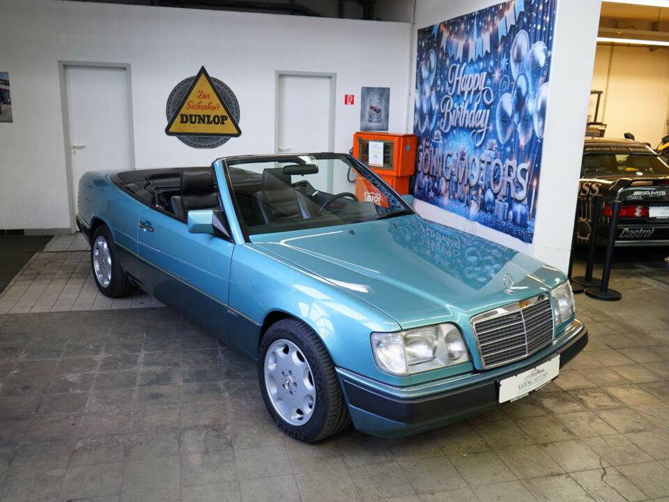 Afbeelding 25/50 van Mercedes-Benz 300 CE-24 (1993)