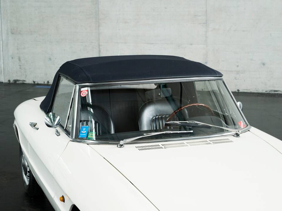 Image 18/50 of Alfa Romeo 1600 Spider Duetto (1966)