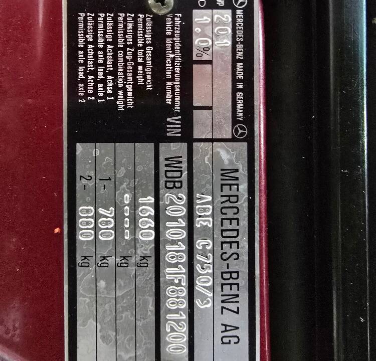Imagen 27/69 de Mercedes-Benz 190 E 1.8 (1991)