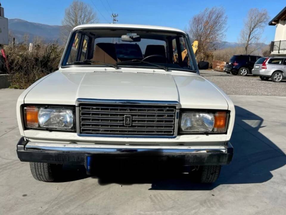 Image 14/17 of Lada 2107 (1988)