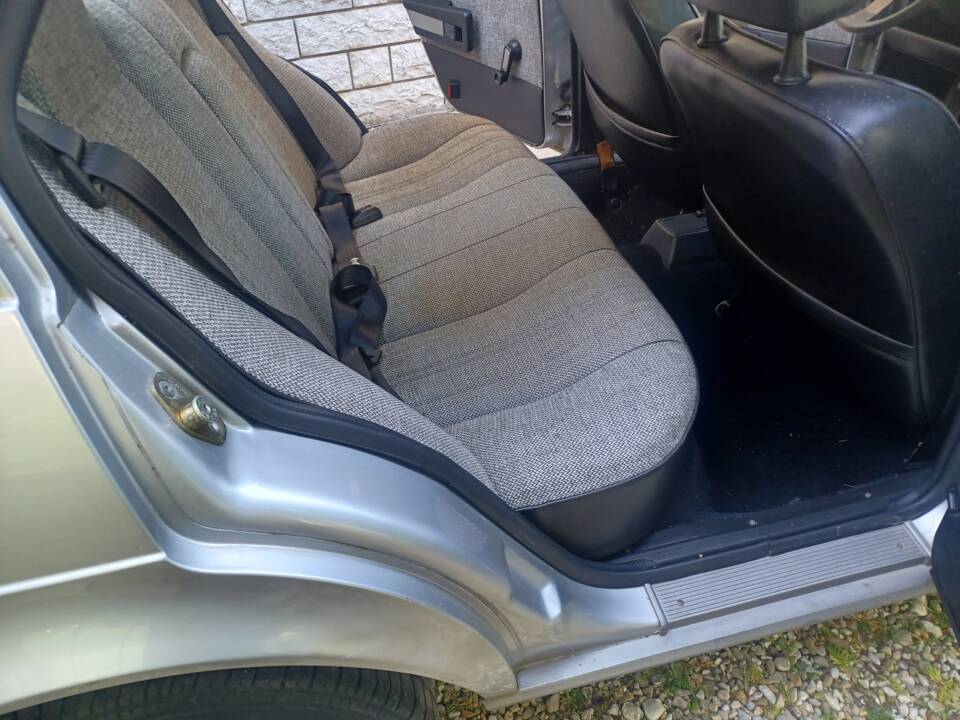 Bild 56/63 von Alfa Romeo 75 1.6 (1987)