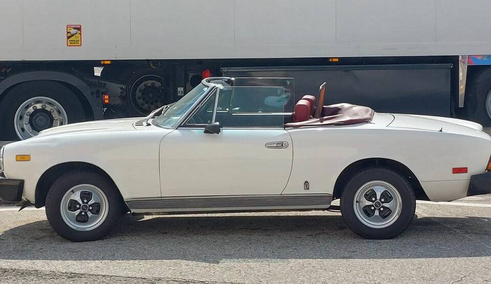Bild 7/8 von FIAT Spider 2000 (1980)