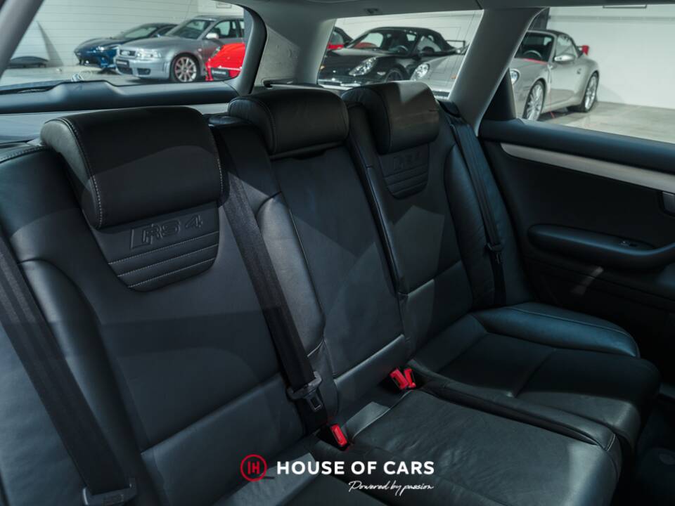 Image 18/22 of Audi RS4 Avant (2007)